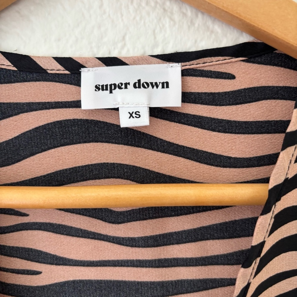 REVOLVE Superdown Tiger Print Tie Front‎ Top Size XS - Picture 8 of 10